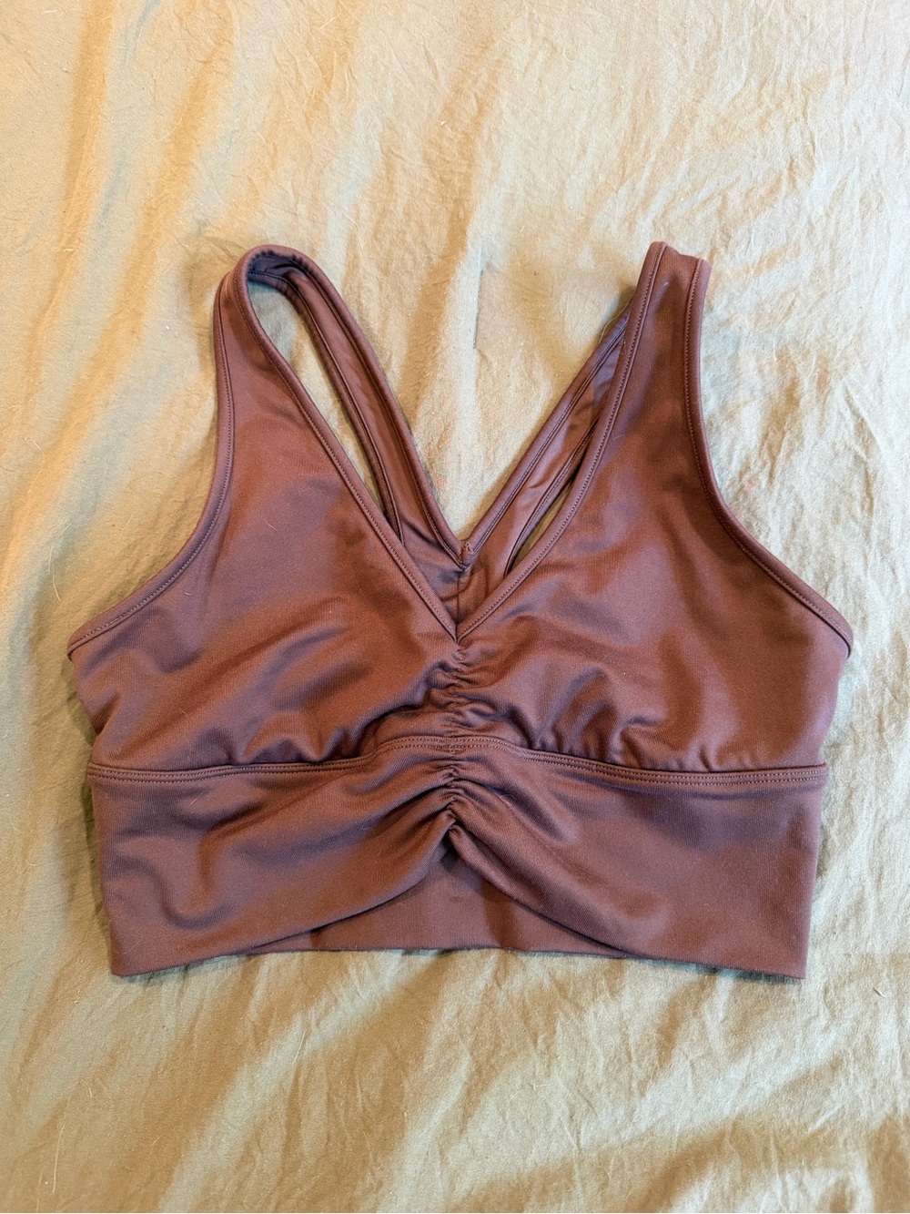 ALO Yoga Ruched V-Neck Sports Bra - Mauve Pink